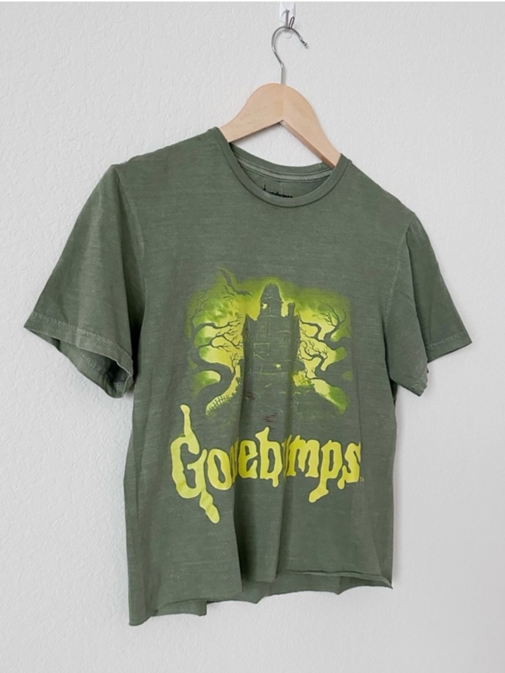 Goosebumps Cropped Graphic Tee - Picture 5 of 6